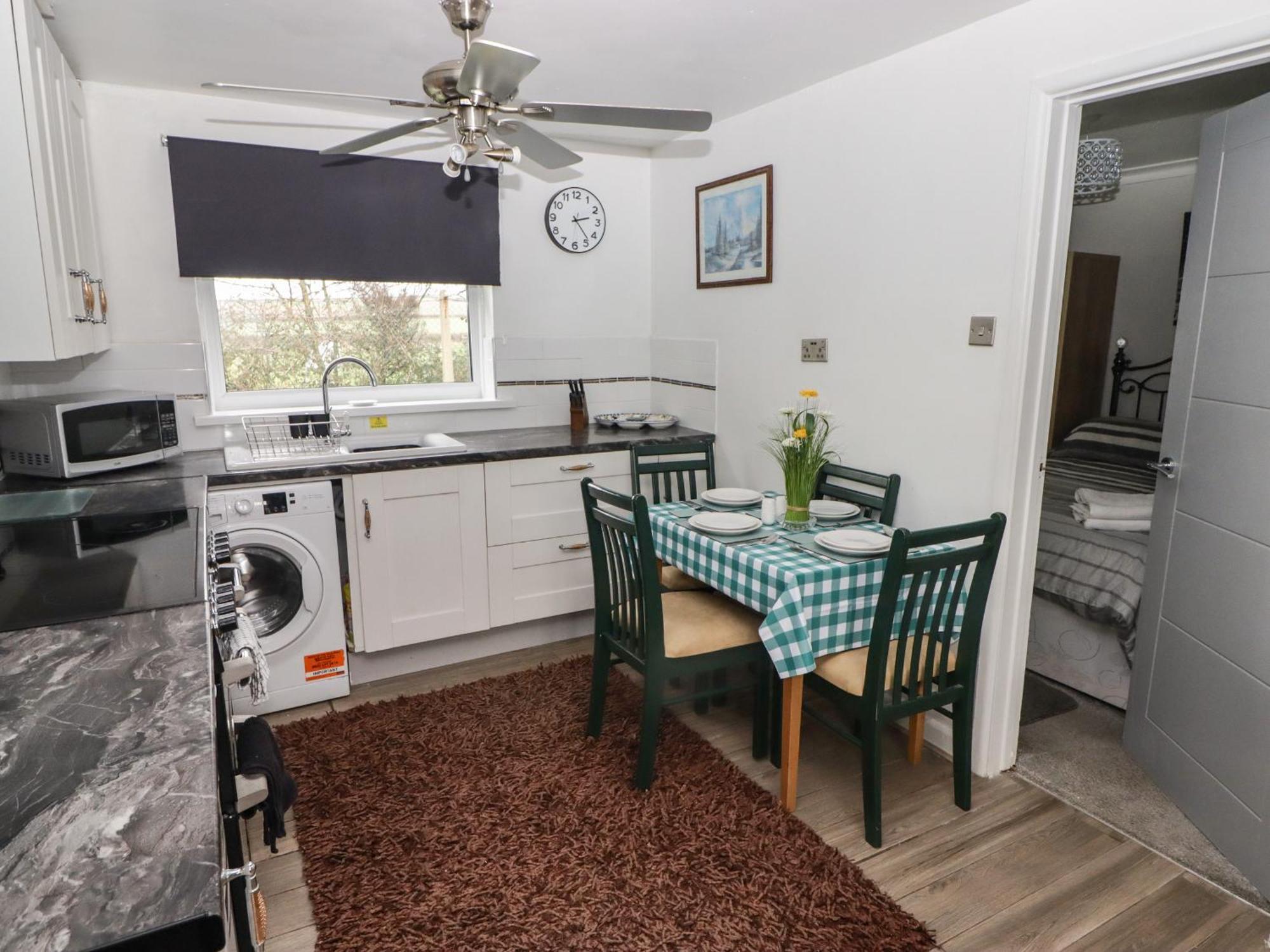 13 Gower Holiday Village Swansea Exterior foto